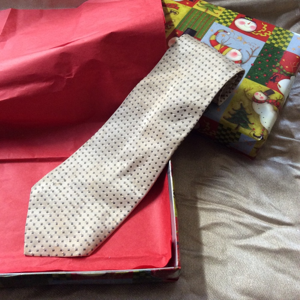 TIEHB4- Gold with Gray Diamond Shapes